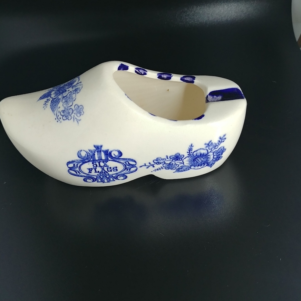 Vintage souvenir ashtray
